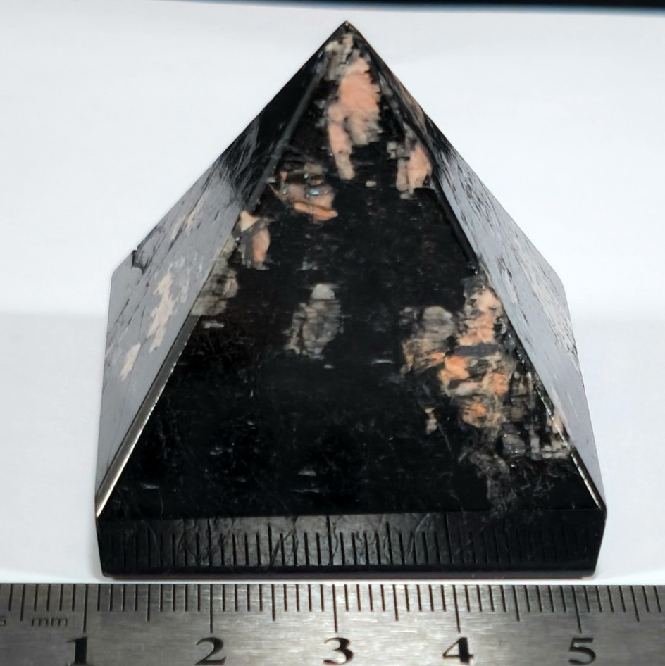 Pirâmide de Turmalina Negra 4x4 - Image 3