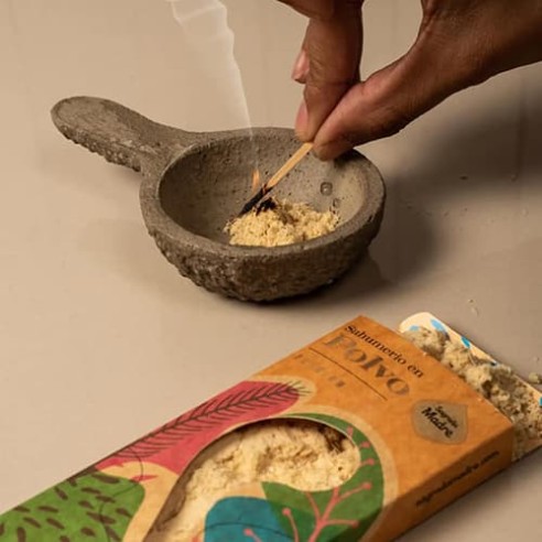 Incenso em pó de de Pau Santo com Madeira do Oriente | Sagrada Madre - Image 4