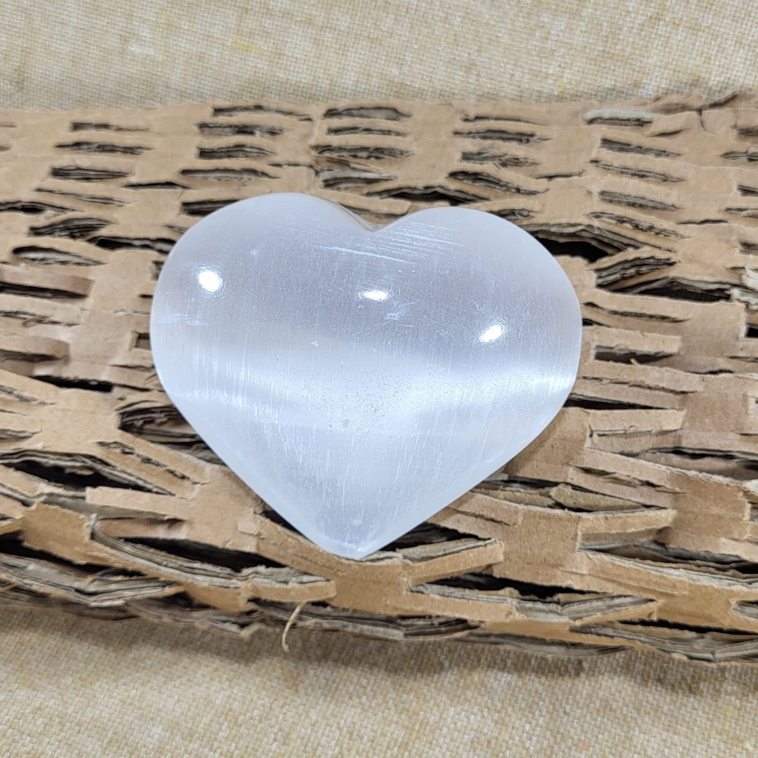 Coração de Selenite Polido 4,5 cm A+++